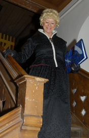 Karen Brahe på trapperne